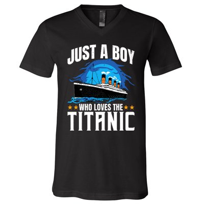 Boy Who Just Love The Rms Titanic V-Neck T-Shirt