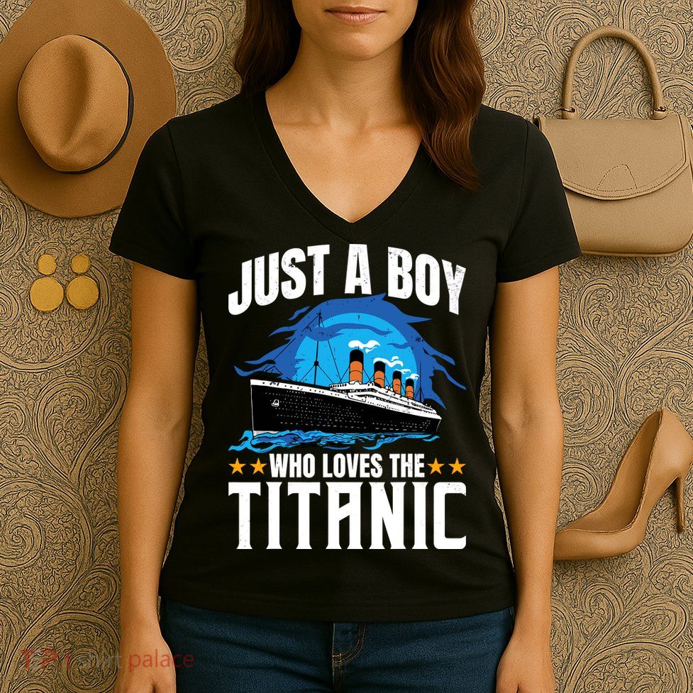 Boy Who Just Love The Rms Titanic Women's V-Neck T-Shirt