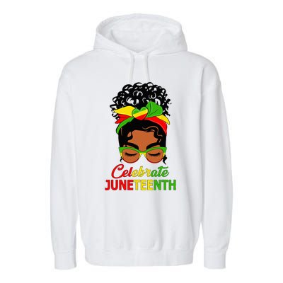 Black Wo Messy Bun Juneteenth Celebrate Indepedence Day Garment-Dyed Fleece Hoodie