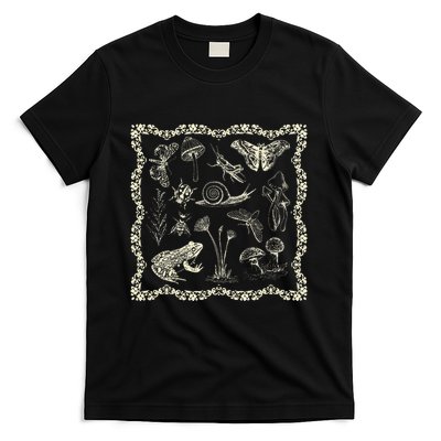 Cottagecore Aesthetic Frog And Mushroom Goblincore T-Shirt
