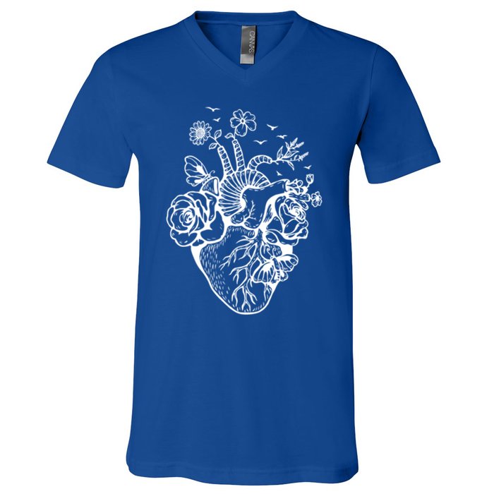 Cute Anatomical Heart Cardiac Nurse Student Gift Cute Gift V-Neck T-Shirt