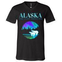 Cool Alaska Pair of Polar Bear with Aurora Snow Scene V-Neck T-Shirt