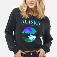 Cool Alaska Pair of Polar Bear with Aurora Snow Scene Cropped Pullover Crew
