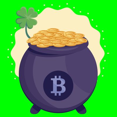 Crypto Bitcoin Gold St Patrick T-Shirt