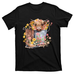 Cute Baby Highland Cow With Flowers Calf Animal Christmas T-Shirt