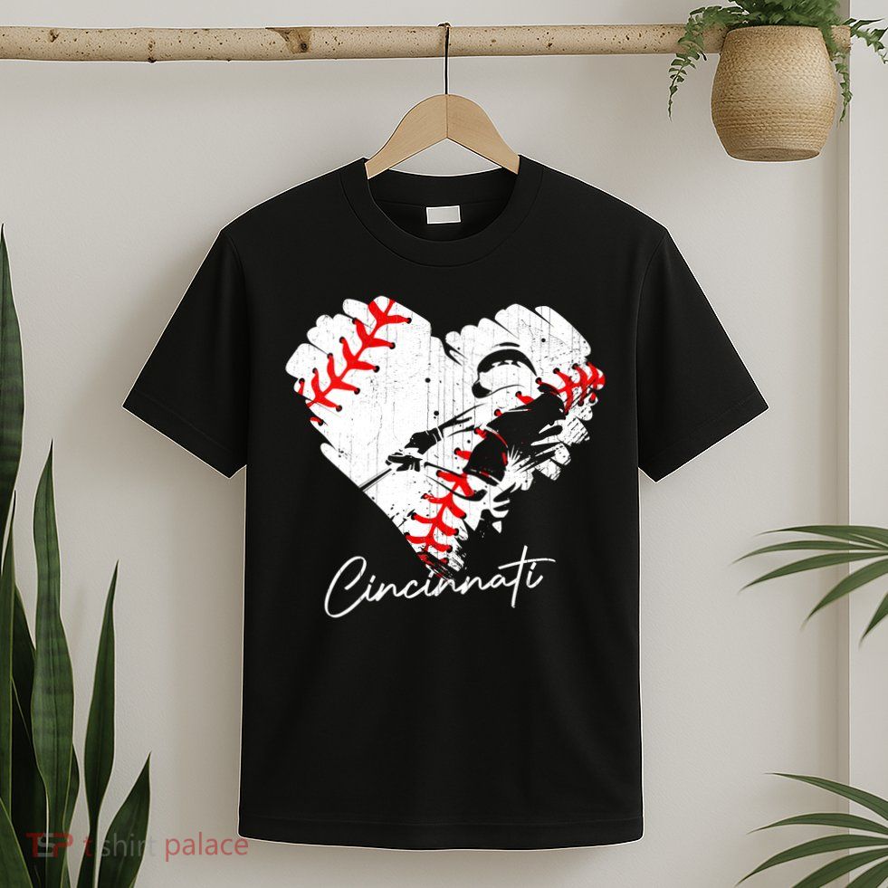 Cincinnati Baseball Heart Distressed Vintage Baseball Fans T-Shirt