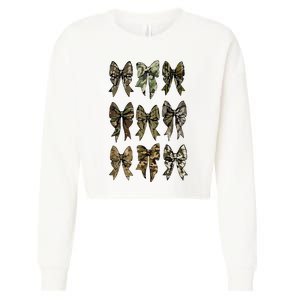 Camouflage Bow Pattern Graphic Cropped Pullover Crew