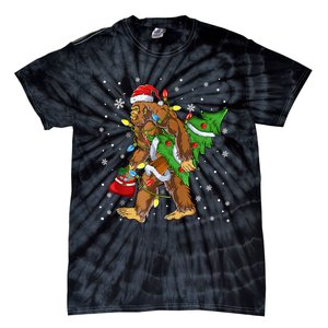 Christmas Bigfoot Santa Hat Tree Lights Xmas Sasquatch Funn Tie-Dye T-Shirt