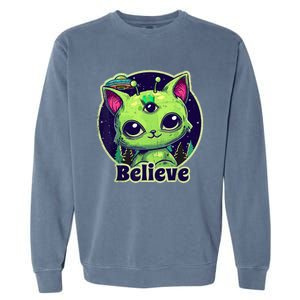 cute alien cat belive in ufo kawaii Garment-Dyed Sweatshirt