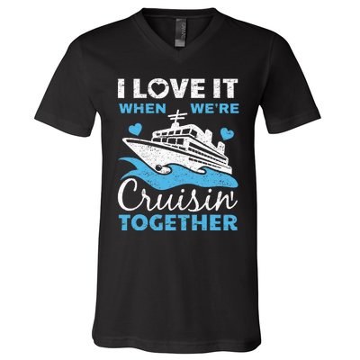 Cool Cruise Art Cruise Ship Couple Family Vacation V-Neck T-Shirt