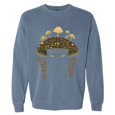Cute Cottagecore Aesthetic Cat Mushroom Women Garment-Dyed Sweatshirt