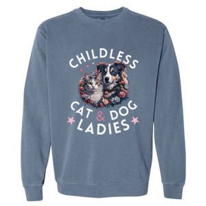 Childless Cat & Dog Ladies Voting For Kamala President 2024 Garment-Dyed Sweatshirt