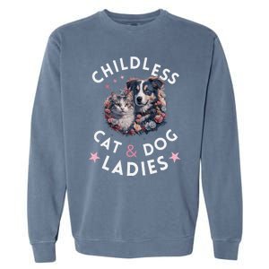 Childless Cat & Dog Ladies Voting For Kamala President 2024 Garment-Dyed Sweatshirt