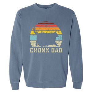 Chonk Cat Dad Scale Meme Funny Retro Style Daddy Cats Memes Garment-Dyed Sweatshirt