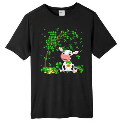 Cute Cow Holding Lucky Shamrock Leaf Farmer St Patrick's Day Tall Fusion ChromaSoft Performance T-Shirt