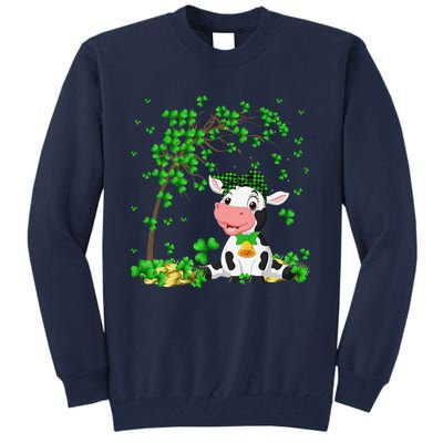 Cute Cow Holding Lucky Shamrock Leaf Farmer St Patrick's Day Tall Sweatshirt