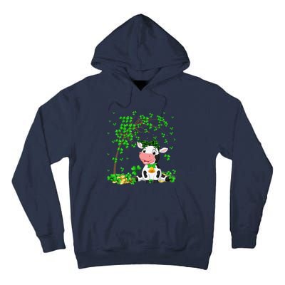 Cute Cow Holding Lucky Shamrock Leaf Farmer St Patrick's Day Tall Hoodie