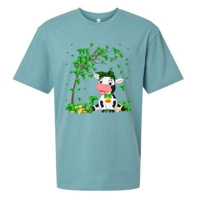 Cute Cow Holding Lucky Shamrock Leaf Farmer St Patrick's Day Sueded Cloud Jersey T-Shirt