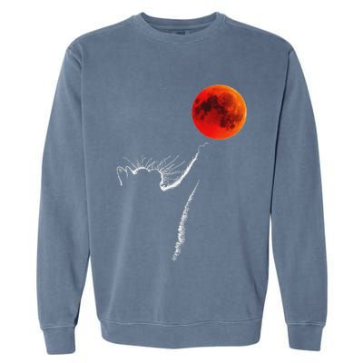 Curious Cat Meets The Blood Moon Lunar Eclipse 14 March 2025 Garment-Dyed Sweatshirt