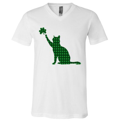 Cute Cat St Patricks Day Clover Lucky Cat Mom Shamrock Cat V-Neck T-Shirt