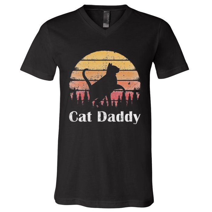 Cat Daddy Cat Lover Vintage Design Father's Day Cat Dad V-Neck T-Shirt