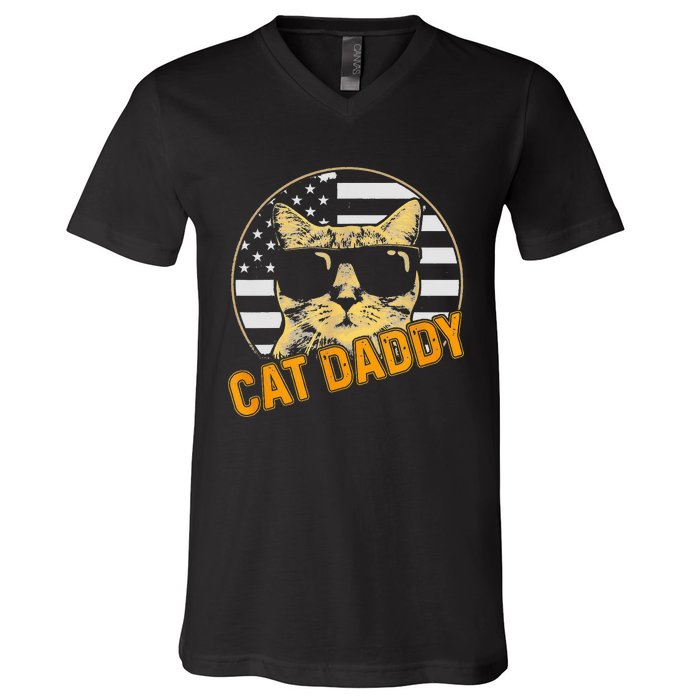 Cat Daddy Vintage Cat 80s Retro USA 4th of July For Cat Dad V-Neck T-Shirt