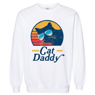 Cat Daddy Vintage 80s Style Cat Retro Sunglasses Distressed Garment-Dyed Sweatshirt