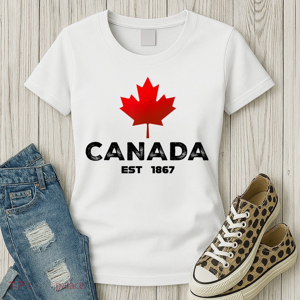 Canada Est 1867 Proud Canadian Vintage Maple Leaf Womens T-Shirt