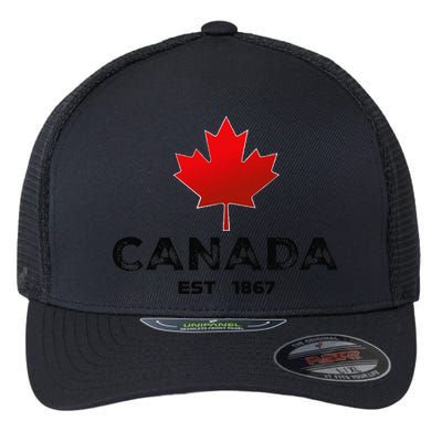Canada Est 1867 Proud Canadian Vintage Maple Leaf Merch .Png Flexfit Unipanel Trucker Cap