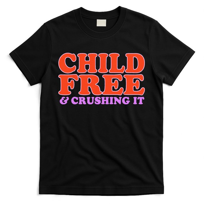 Child Free And Crushing It Funny sayings T-Shirt