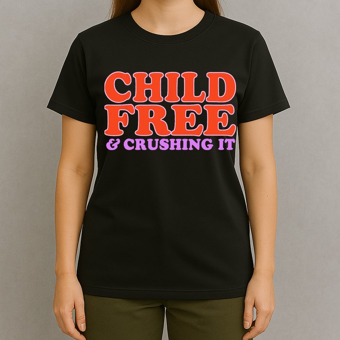 Child Free And Crushing It Funny sayings T-Shirt