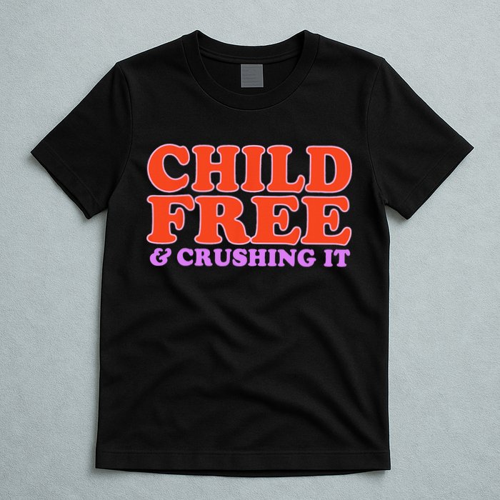Child Free And Crushing It Funny sayings T-Shirt