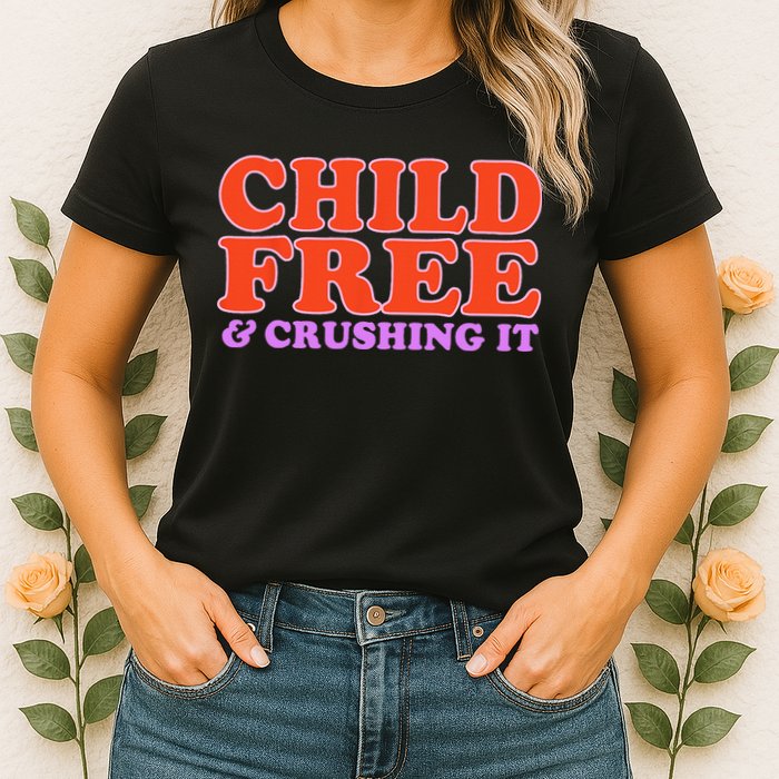 Child Free And Crushing It Funny sayings Womens T-Shirt