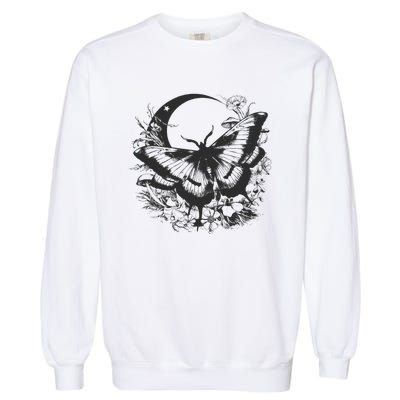 Cute Fairycore Floral Moth Aesthetic Women Graphic Garment-Dyed Sweatshirt