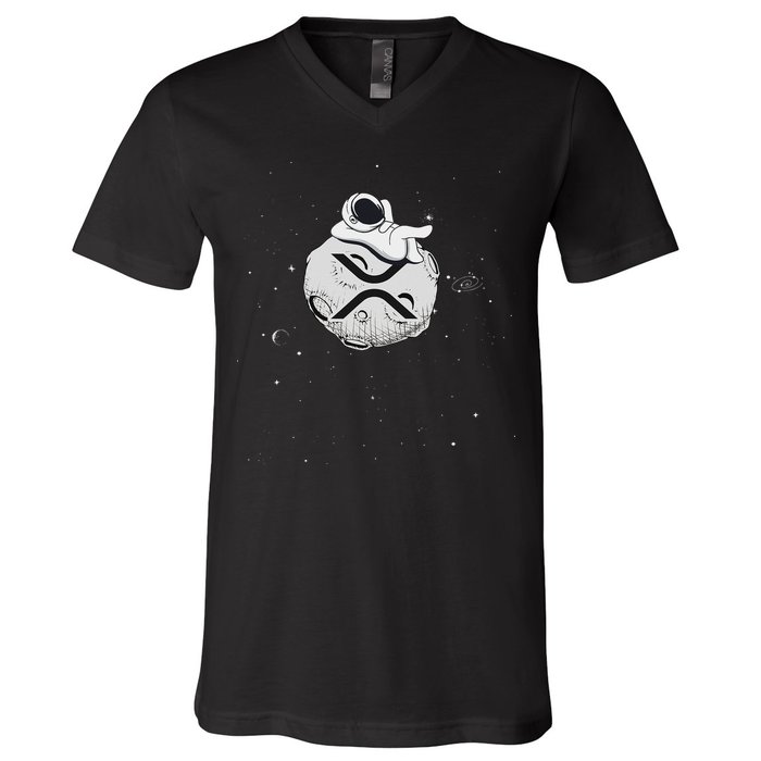 Cryptocurrency Fun Relaxing Space Man On Xrp Crypto Moon V-Neck T-Shirt