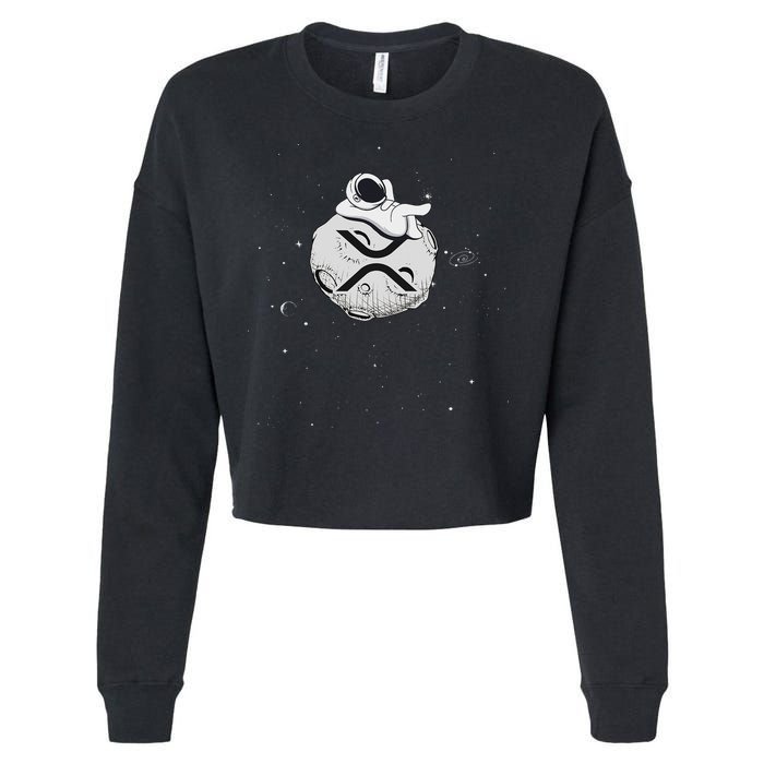 Cryptocurrency Fun Relaxing Space Man On Xrp Crypto Moon Cropped Pullover Crew