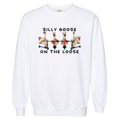 Cute Funny Santa Duck Silly Goose On The Loose Christmas Garment-Dyed Sweatshirt