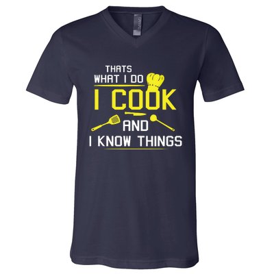 Chef Geek Food FUNNY I COOK AND I KNOW THINGS V-Neck T-Shirt