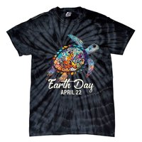 Cute Groovy Make Everyday Earth Day Classroom Teachers Tie-Dye T-Shirt