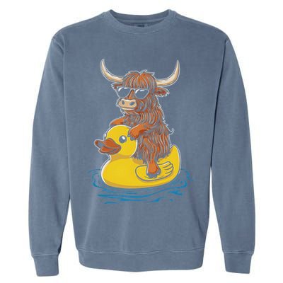 Cute Highland Cow Duck Pool Float Summer Vibes Swimming Garment-Dyed Sweatshirt