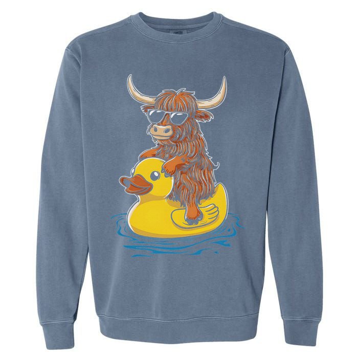 Cute Highland Cow Duck Pool Float Summer Vibes Swimming Garment-Dyed Sweatshirt