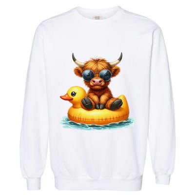 Cute Highland Cow Duck Pool Float Summer Vibes Swimming Garment-Dyed Sweatshirt
