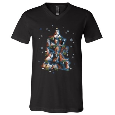 Classic Holiday Cat And Kitten Christmas Ree V-Neck T-Shirt