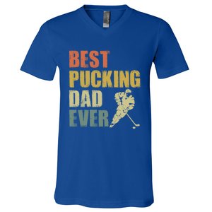 Cool Hockey Dad Gift Funny Best Pucking Dad Ever Sports Gag Gift V-Neck T-Shirt