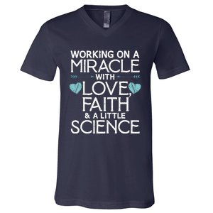 Cool IVF For  Wo Embryo Transfer Miracle Faith Science V-Neck T-Shirt