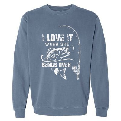 Cute I Love It When She Bends Over Funny Fishing Quote Gift Garment-Dyed Sweatshirt