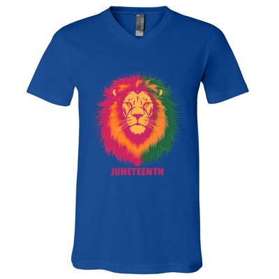 Celebrate Junenth Lion African American Freedom Day 1865 Gift V-Neck T-Shirt