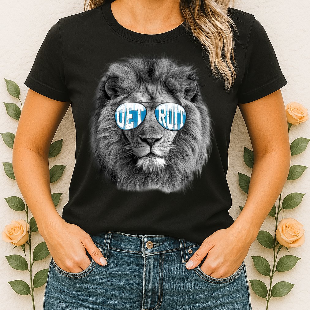Cool Lions Football Sports Fan Womens T-Shirt