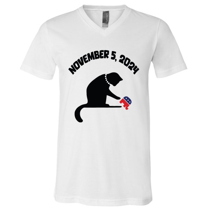 Cat Ladies For Kamala Harris Funny Cat With Pearls V-Neck T-Shirt