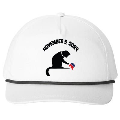 Cat Ladies For Kamala Harris Funny Cat With Pearls Snapback Five-Panel Rope Hat